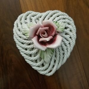 Capodimonte Vintage Braided Heart w/Rose Box